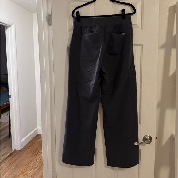 FIGS | Isabel Wide Leg Scrub Pants | Large | Charcoal - Picture 5 of 5